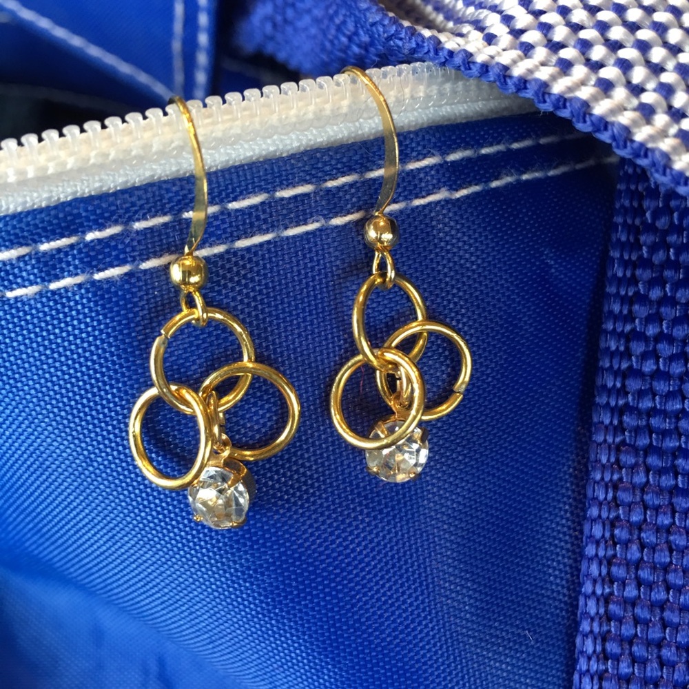 Handcrafted gold and crystal dangle earrings - Picture 4 of 6